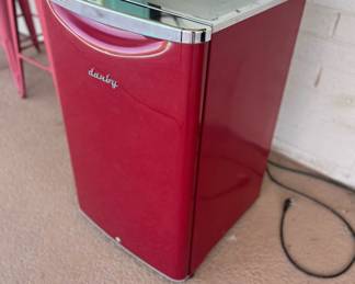 Danby Red Outdoor Mini Refrigerator 	34x20x21		105005
