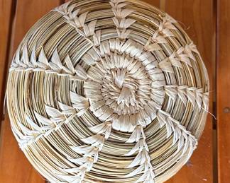 5in Tohono O'odham Papago Lidded Bowl Basket Native American 	4.5in H x 5in Diameter at Opening 		104012
