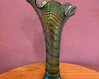 Imperial Green Iridescent Carnival Glass Swung Vase	14.5x6x6	3lbs	108009
