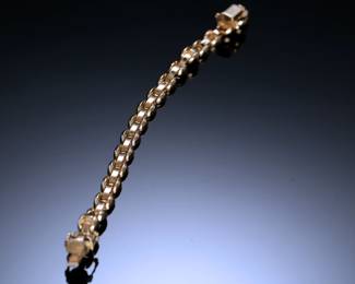 18kt Gold Italian Link Bracelet 18k Italy Size: 7in 	7in Long 7mm Wide 	17.30 grams 	626003
