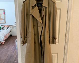 Burberrys Vintage Nova Check Trench Coat	Unmarked Med?		130022
