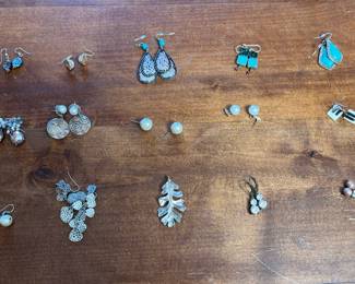 Lot of Estate Jewelry 		1lb	105015
