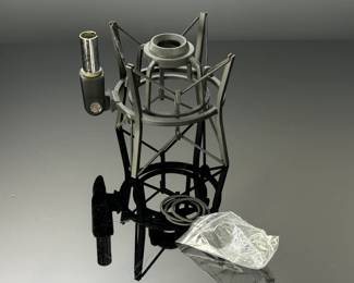 AKG Perception 220 Cardioid Condenser Microphone in Case P220 #1	5.5x9x9in	4 lbs 3.5 oz	970023
