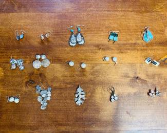 Lot of Estate Jewelry 		1lb	105015
