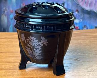 Vtg 1930s L.E. Smith Greek Key Flower Frog Footed Black Amethyst Deco	5x4.75x4.75in  		110016
