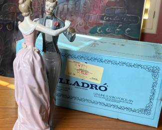 Lladro 1372 Anniversary Dance Porcelain Figurine Dancing couple W/ Original Box  Baile Aniversario	12in H 		110049
