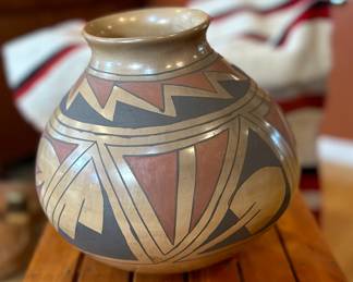 Luis Ortiz Mata Ortiz Pot Native American Pottery  Polychrome 	10.5in H x 4.25in Diameter at rim		104001
