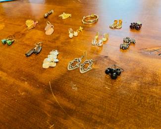 Lot of 15 Sets of Earrings		1lb	105014
