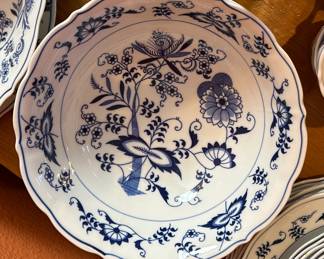  54pc Blue Danube Blue Onion China Dinnerware set	54pc		104047
