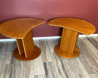 2pc Contemporary/Midcentury Teak Half Moon End Tables Pair	2.05x29.5x25in		110058
