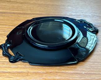 Vtg L.E. Smith Mount Pleasant Black Amethyst Two Handled Plate	8.5x7.5x1in		110015
