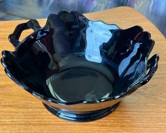 L.E. Smith Mount Pleasant Black Amethyst Glass Bowl With Handles Vintage 1930s	9x 8x 4in		110010
