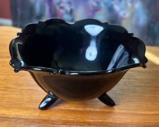 Vtg 1930s L.E. Smith Mount Pleasant 3-Footed Black Amethyst Bowl	3x5.5x5.5in		110034
