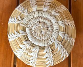 3in Tohono O'odham Papago Small Pot Basket Native American 	2.75in H x 3.25in Diameter at Rim 		104010
