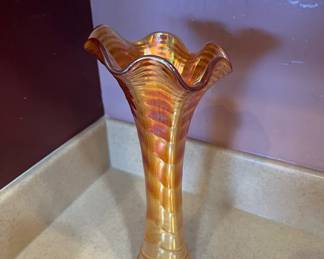 Imperial Marigold Carnival Glass 11in Vase	11x5x4	1lb	108001
