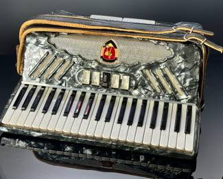 Pancordion Video Vintage Italian Made TOP Piano Accordion 127 Case: 9.25x21x18.5in	29lbs	970011
