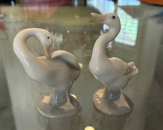 2pc Lladro Porcelain Geese Figures	5x2x4in		130020
