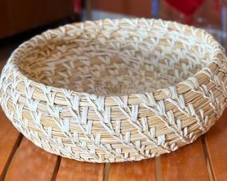 9in Tohono O'odham Papago Large Bowl Basket Native American 	3.75in H x 9in Diameter at Rim 		104011
