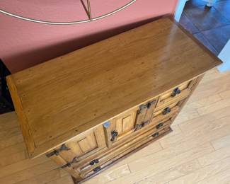 Rustic Mexican Pine & Iron Dresser Hutch 	35.5 x 35.5 x 16.in		106006
