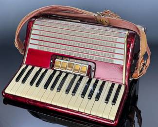  Weltmeister  Vintage German Made TOP Piano Accordion Original Case: 10x18.5x20in	22.5lbs	970009
