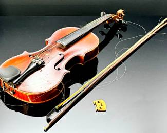 Vintage Violin Antonius Stradivarius Cremonensis Czechoslovakia in Case 	Violin: 22.5in Long x7.75in Wide Case: 5x9.5x31in	4lbs 3.5oz	970105
