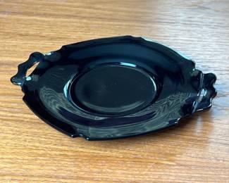 Vtg L.E. Smith Mount Pleasant Black Amethyst Two Handled Plate	8.5x7.5x1in		110015
