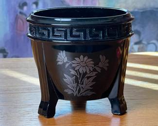 Vtg 1930s L.E. Smith Mount Pleasant Floral Design 3-Footed Black Amethyst Fern Planter	4.25x4.75x4.75in		110037
