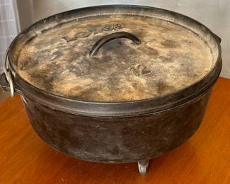 Lodge Cast Iron No. 12 Dutch Oven Footed	7in H x 12in Diameter 		104050
