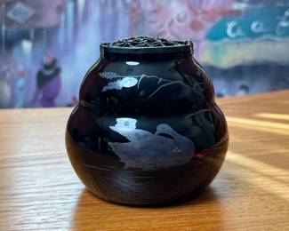 Vtg 1930s L.E. Smith Mount Pleasant Flower and Swan Design Black Amethyst Glass Incense Holder	4x4.5x4.5in		110025
