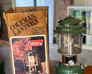 Vintage Coleman 220k 195 2 Mantle Lantern in Box 220k195 	Box: 15x8x8in 		104049
