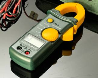 Greenlee CM-600 AC/DC 600A Clamp-On Meter Multimeter Clampmeter With Leads & Case 	In Case: 2.5x3x9.5in	1lbs 2 oz	970021
