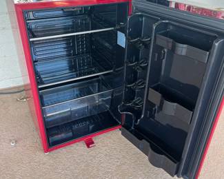 Danby Red Outdoor Mini Refrigerator 	34x20x21		105005
