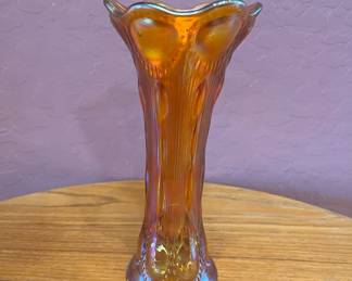 Imperial Marigold Carnival Glass 10in Vase. 	10x4x4	1lb	108007