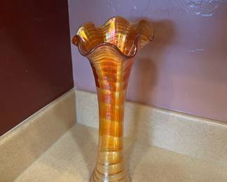Imperial Marigold Carnival Glass 11in Vase	11x5x4	1lb	108001
