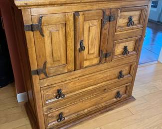 Rustic Mexican Pine & Iron Dresser Hutch 	35.5 x 35.5 x 16.in		106006
