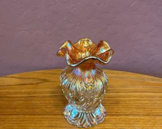Imperial Marigold Carnival Glass Bud Vase 4in 	4x3x3	1lb	108008
