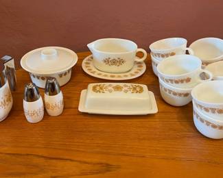 Lot of 15 Pyrex Butterfly Gold Set 			108017
