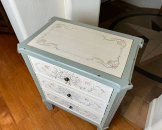 3 Drawer Stenciled Sage & Whitewash Distressed Nightstand	30x23x15in		117011
