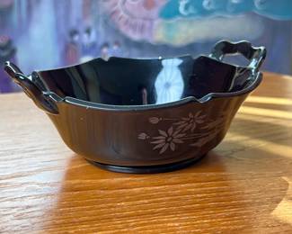 Vtg 1930s L.E. Smith Mount Pleasant Floral Design Doubled Handled Black Amethyst Glass Bowl	3x6.5x6in		110023
