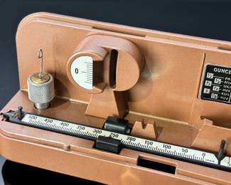 Vintage Ohaus Lyman M-5 Precision Reloading Scale	4.25x10x3in	2lbs 9.5oz	970095
