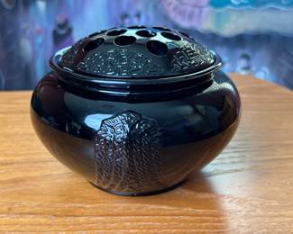 Vtg 1930s L.E. Smith Mount Pleasant Black Amethyst Glass Frog Vase	4.75x6.5in 4 		110018
