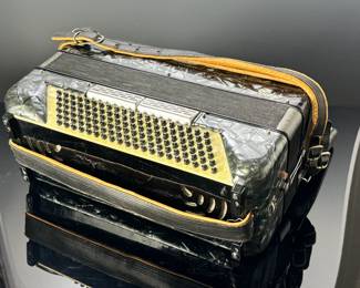 Pancordion Video Vintage Italian Made TOP Piano Accordion 127 Case: 9.25x21x18.5in	29lbs	970011

