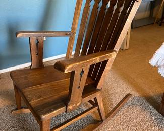 Antique Oak Craftsman Rocking Chair	36 x 25 x 34in sitting height 16		106013
