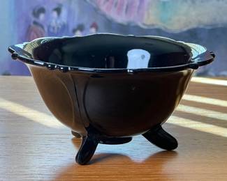 Vtg 1930s L.E. Smith Mount Pleasant 3-Footed Black Amethyst Bowl	3x6x6in		110033

