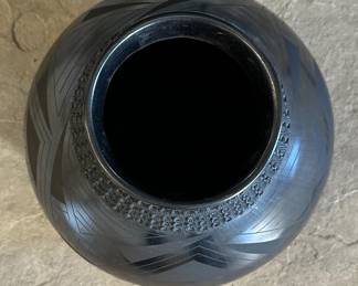 Mata Ortiz Blackware Geometric Vase Pot Corrugated Rim Native American 	9in H x 4 .25 in Diameter at rim 		107035
