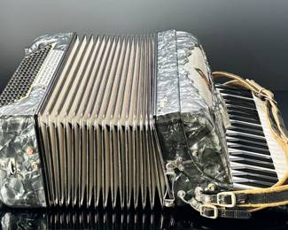 Pancordion Video Vintage Italian Made TOP Piano Accordion 127 Case: 9.25x21x18.5in	29lbs	970011
