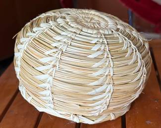 5in Tohono O'odham Papago Lidded Bowl Basket Native American 	4.5in H x 5in Diameter at Opening 		104012
