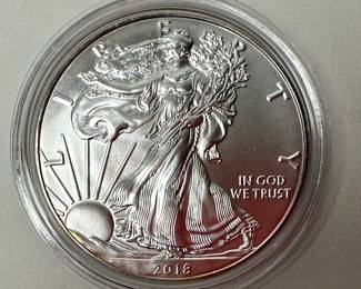 2018 $1 Dollar American Silver Eagle One Ounce Uncirculated Coin  .999 Fine Silver 	Case: 2in Diameter 		107043
