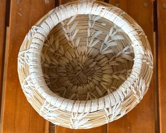 3in Tohono O'odham Papago Small Pot Basket Native American 	2.75in H x 3.25in Diameter at Rim 		104010
