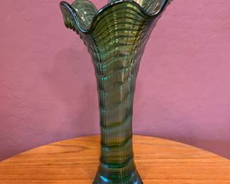 Imperial Green Iridescent Carnival Glass Swung Vase	14.5x6x6	3lbs	108009
